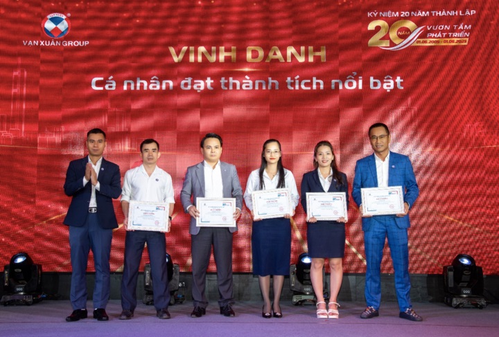20 năm vạn xuân